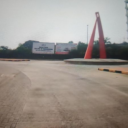 Pune Airport Eon Barclays Kharadi Luxe15 Suites Work Desks Exterior photo