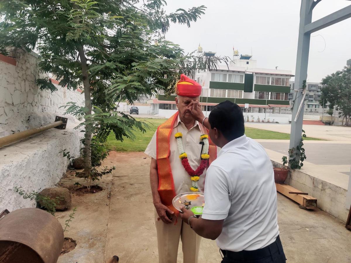 Pune Airport Eon Barclays Kharadi Luxe15 Suites Work Desks Exterior photo